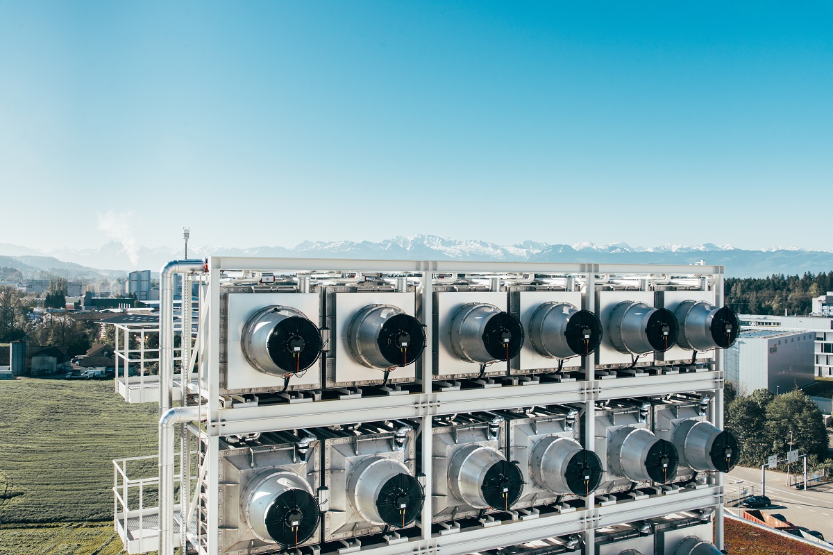 Das ETH-Spin-off Climeworks hat die weltweit erste Technologie zur Entfernung von CO2 aus der Atmosphäre auf den Markt gebracht.