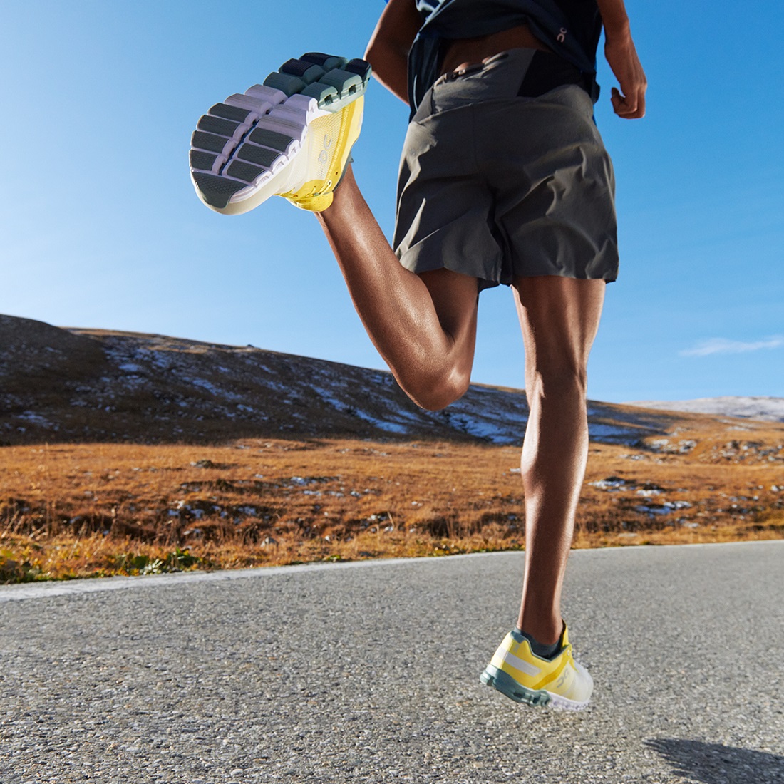 The Cloudflow training and racing shoe model has helped elite athletes to set a new triathlon world record. Image: On